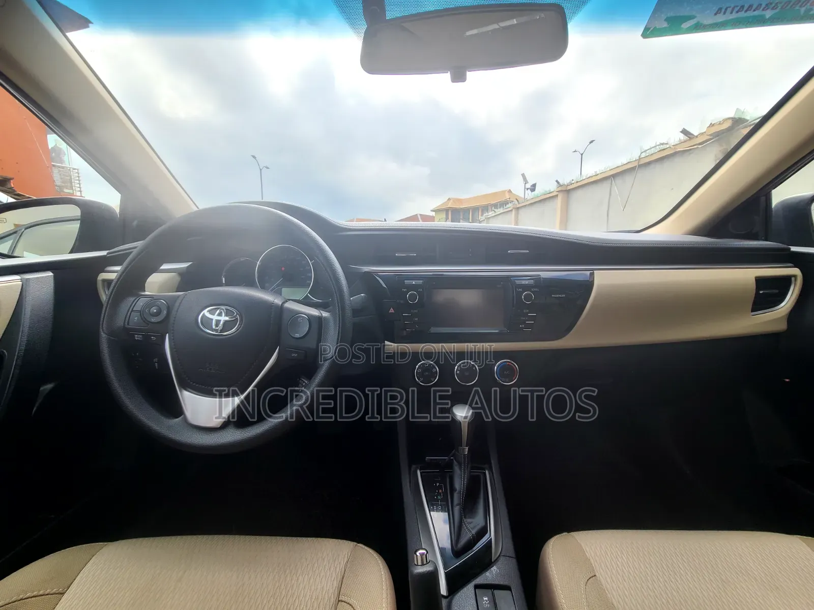 Toyota Corolla LE 4dr Sedan (1.8L 4cyl CVT) 2014 Beige