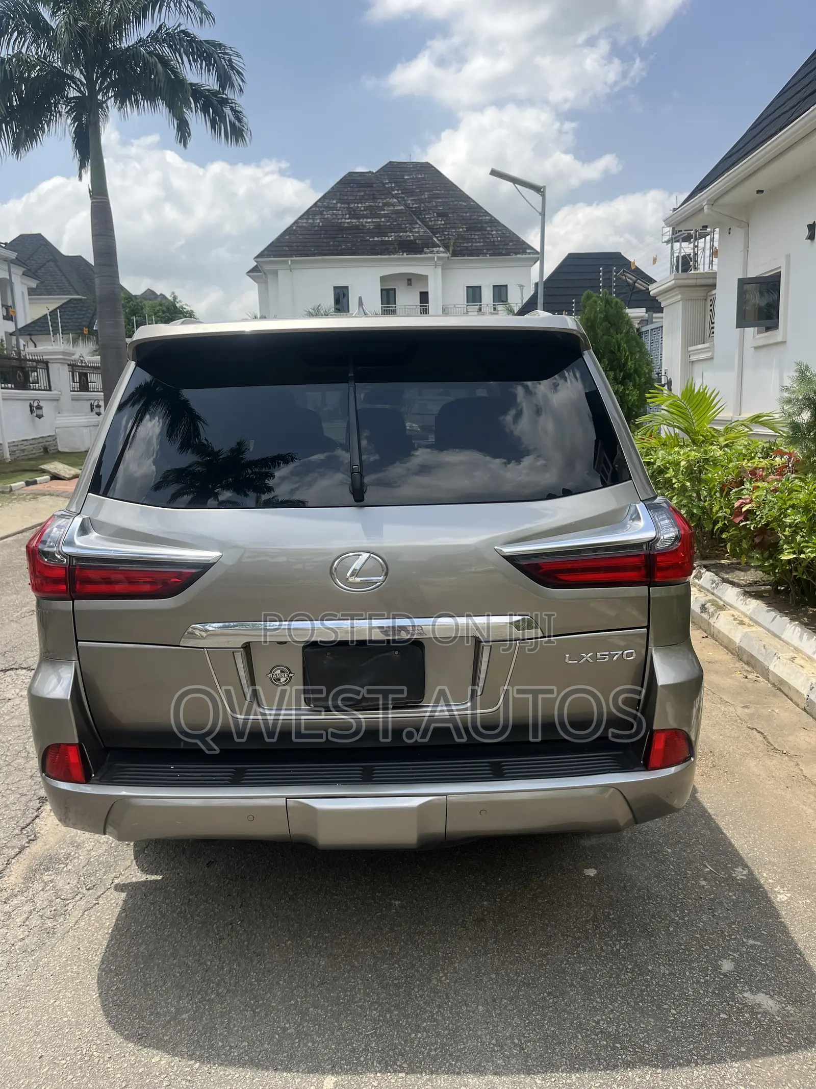 Lexus LX 570 (5 seats) AWD 2018 Gold
