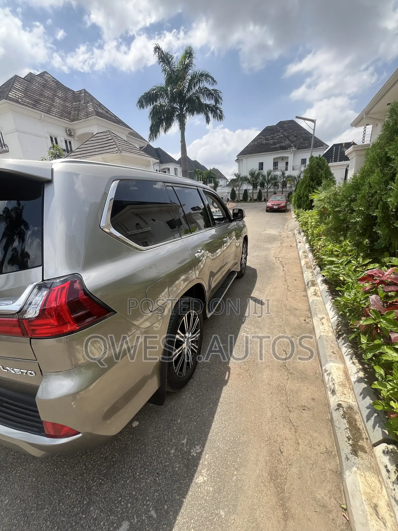Lexus LX 570 (5 seats) AWD 2018 Gold