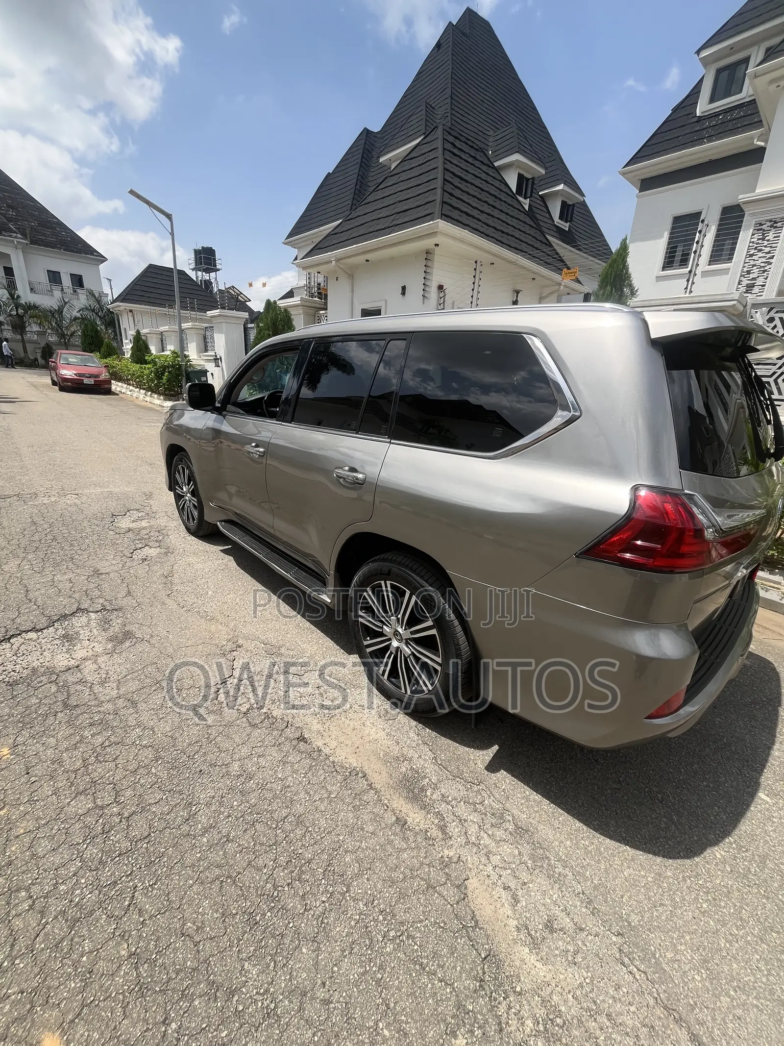 Lexus LX 570 (5 seats) AWD 2018 Gold