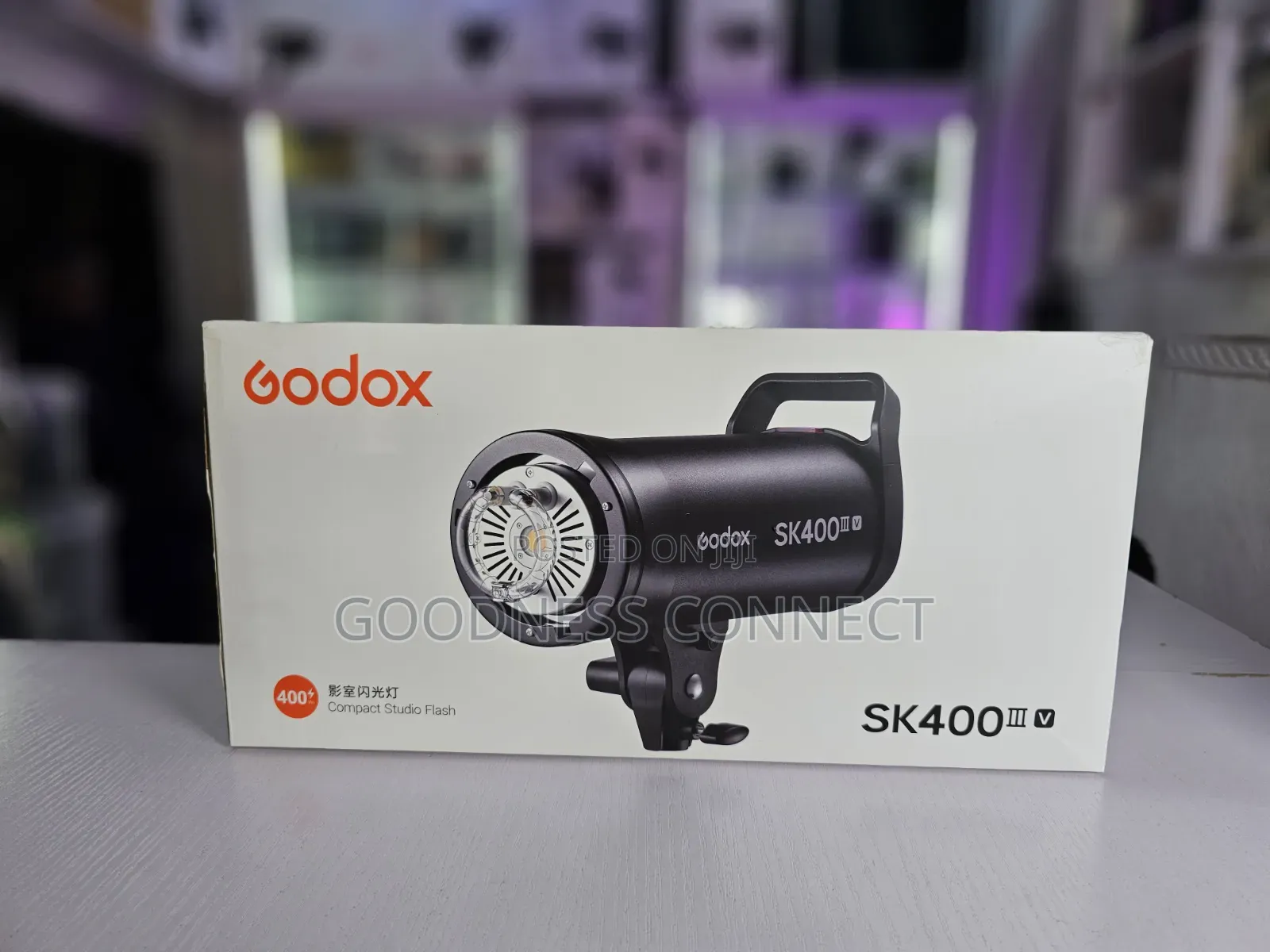 Godox SK400III v Strobe Light