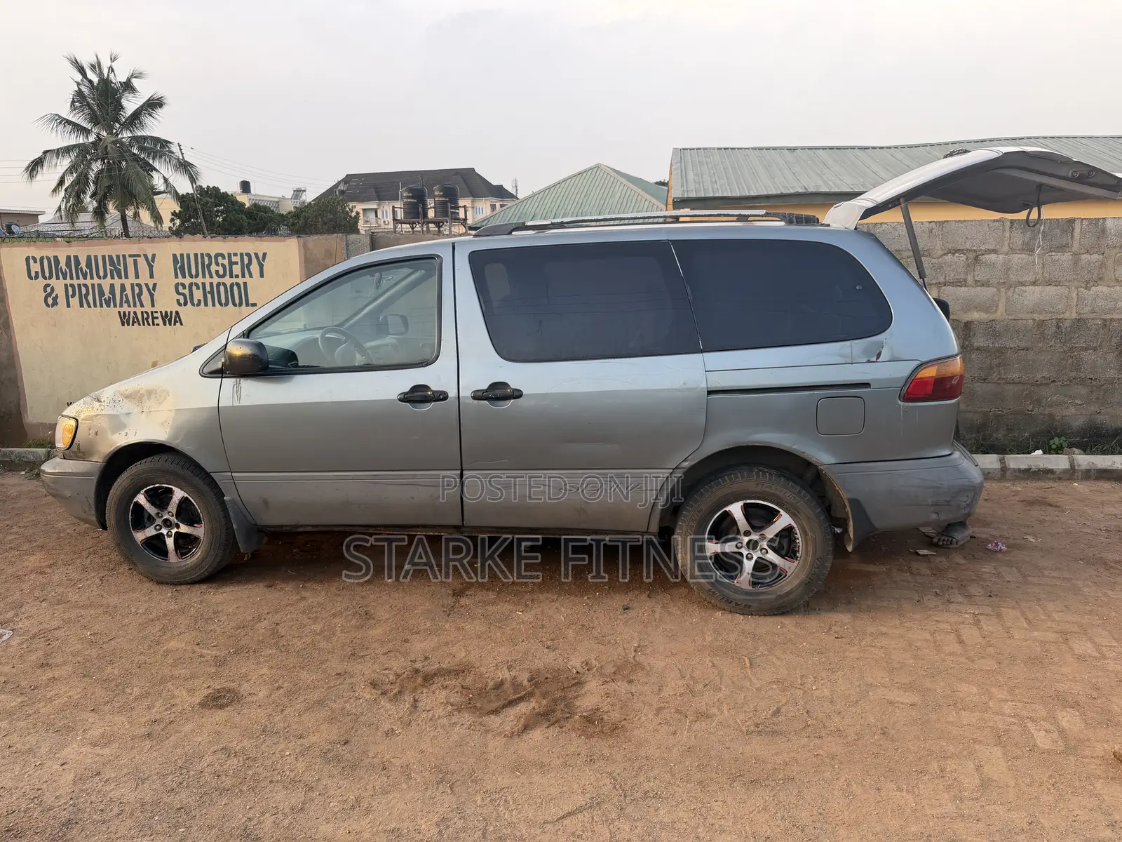 Toyota Sienna 1999 Silver