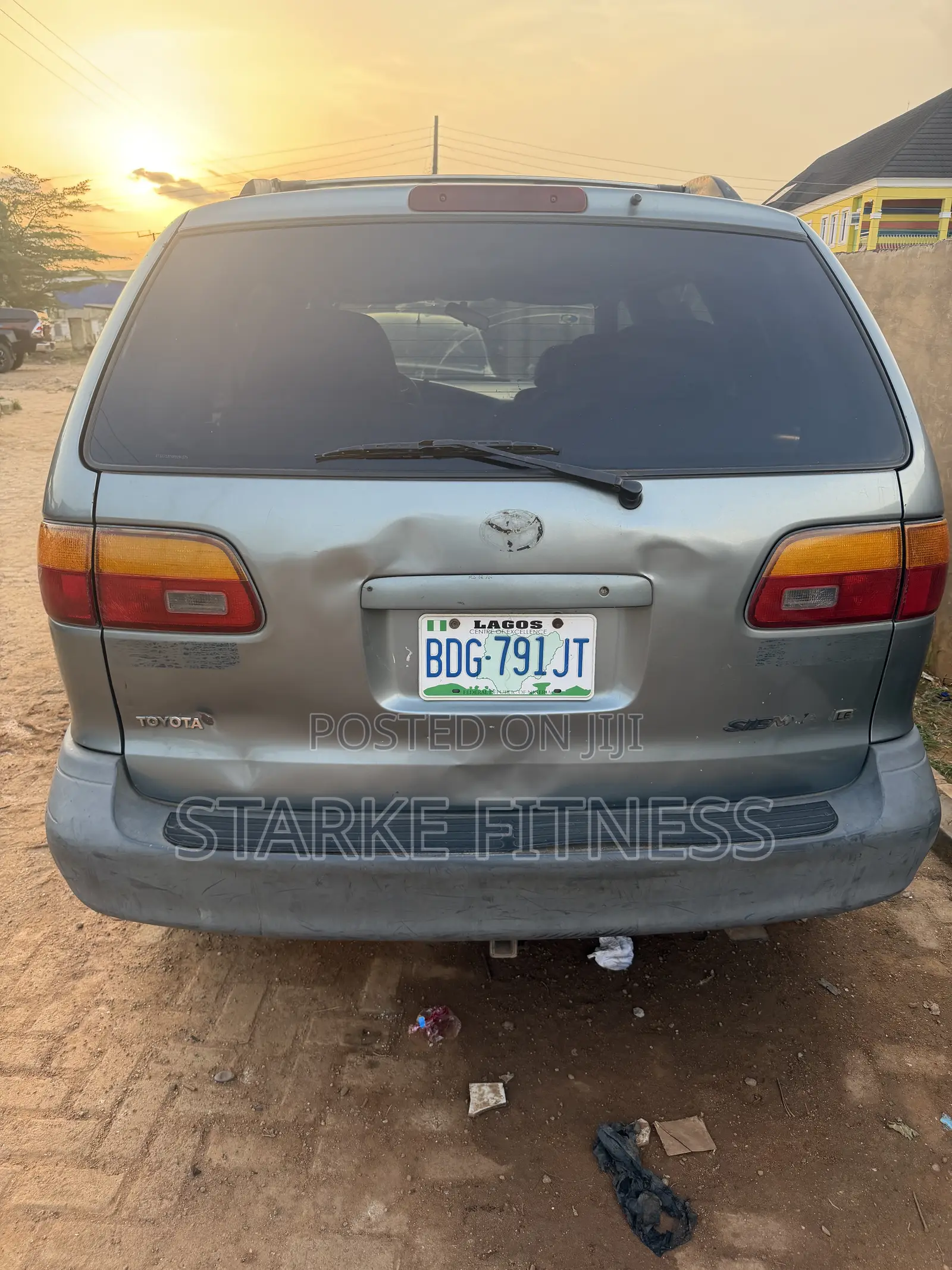 Toyota Sienna 1999 Silver