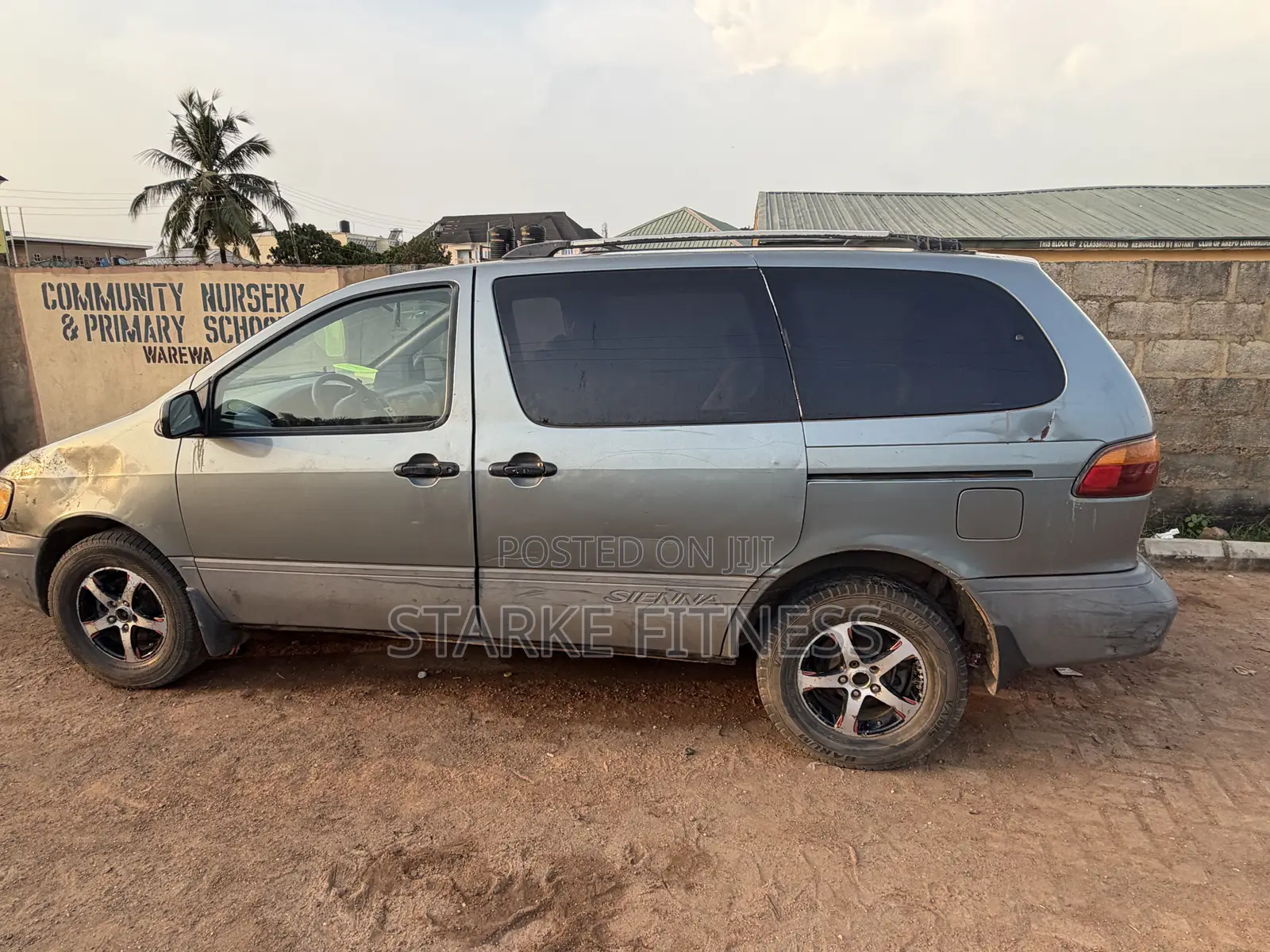 Toyota Sienna 1999 Silver