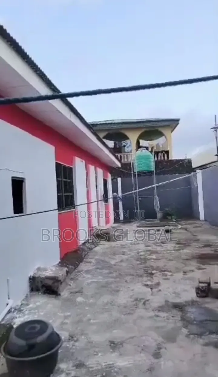 3bdrm Block of Flats in Igando / Ikotun/Igando for sale