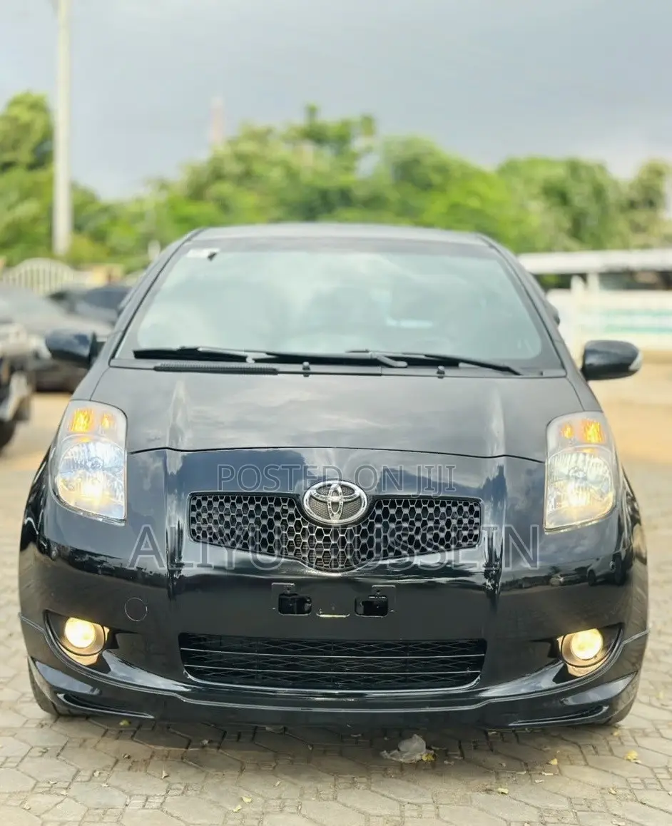 Toyota Yaris 2010 Black