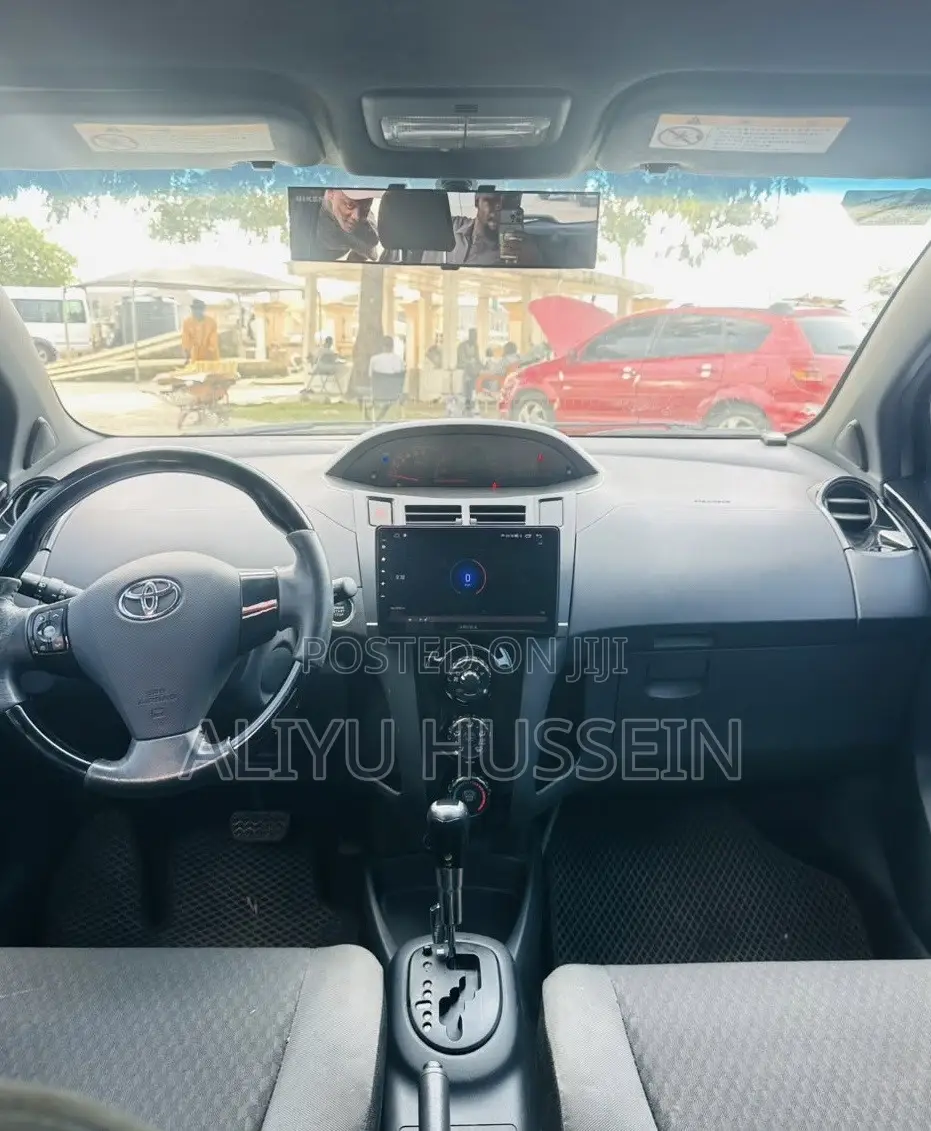 Toyota Yaris 2010 Black