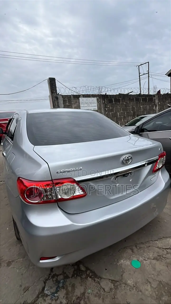 Toyota Corolla 2012 Silver