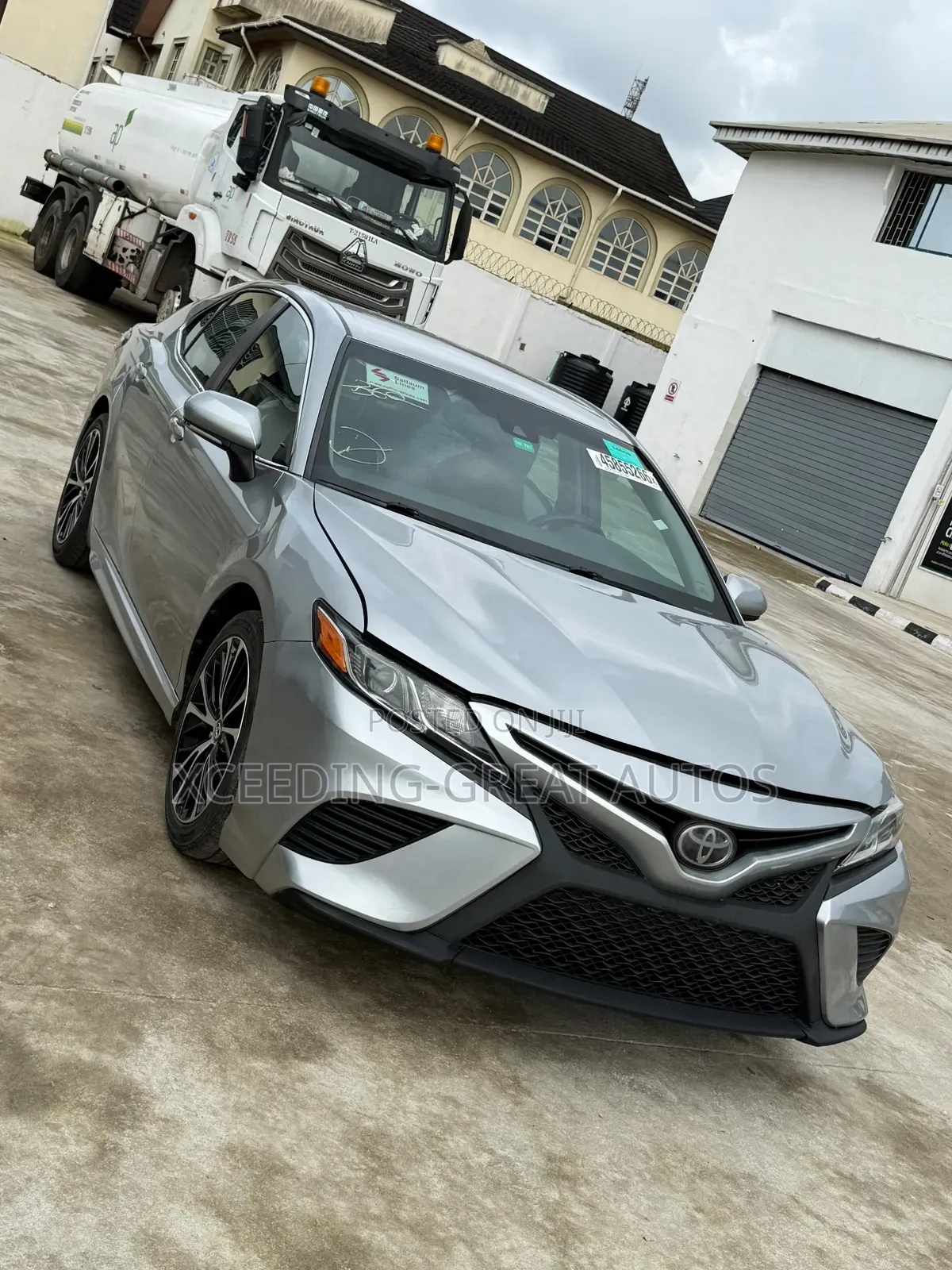 Toyota Camry SE FWD (2.5L 4cyl 8AM) 2018 Gray