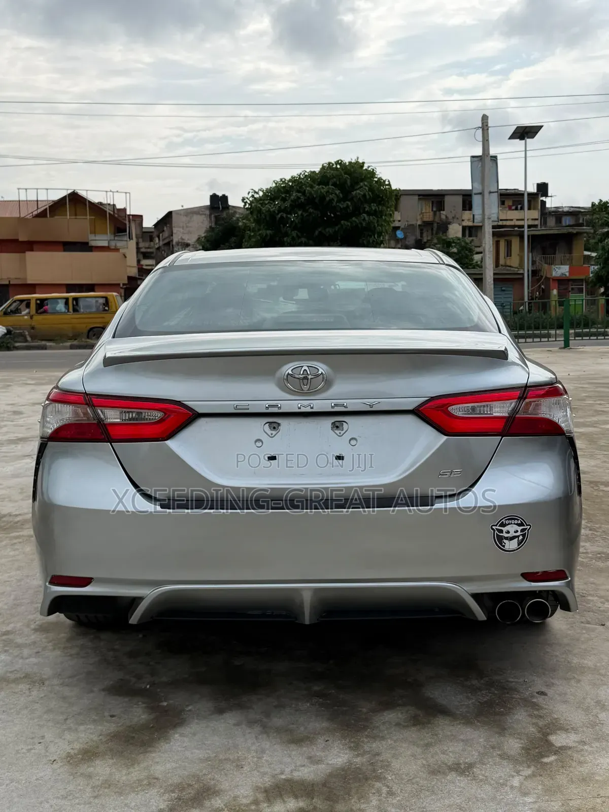 Toyota Camry SE FWD (2.5L 4cyl 8AM) 2018 Gray
