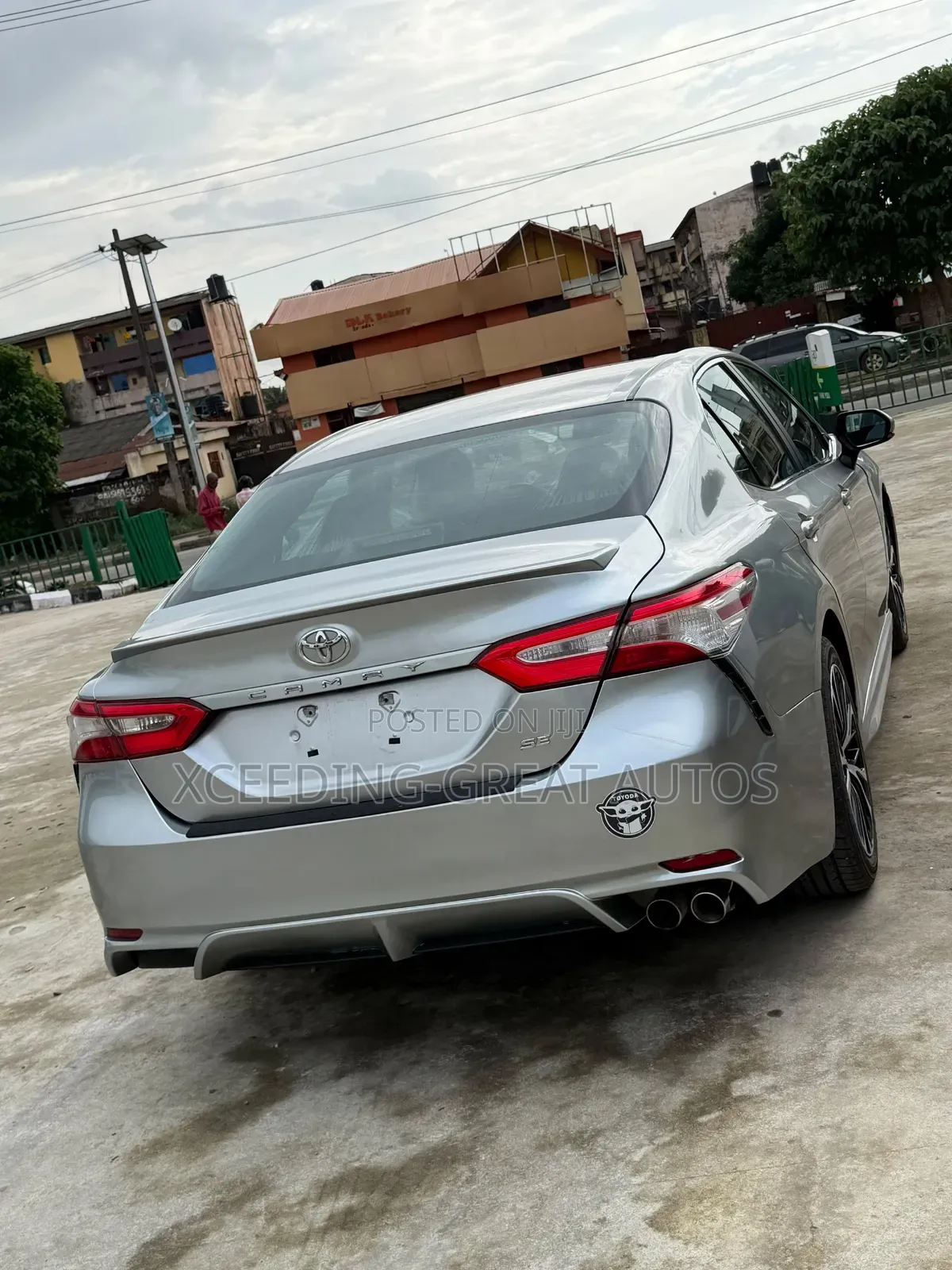 Toyota Camry SE FWD (2.5L 4cyl 8AM) 2018 Gray