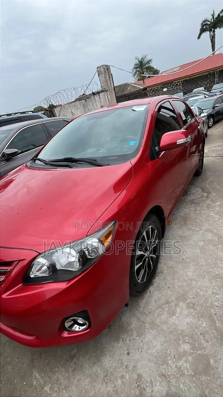 Toyota Corolla 2013 Red