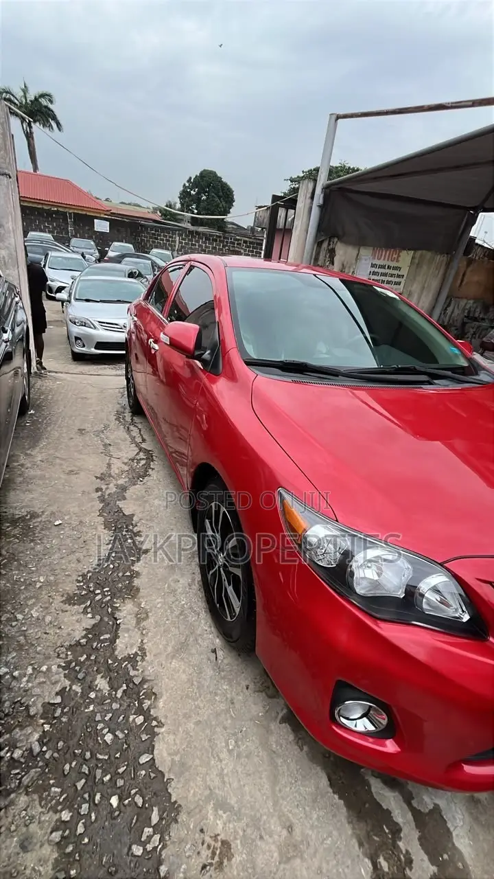 Toyota Corolla 2013 Red
