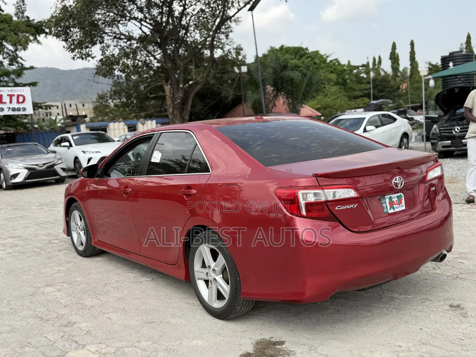 Toyota Camry SE 4dr Sedan (2.5L 4cyl 6A) 2013 Red
