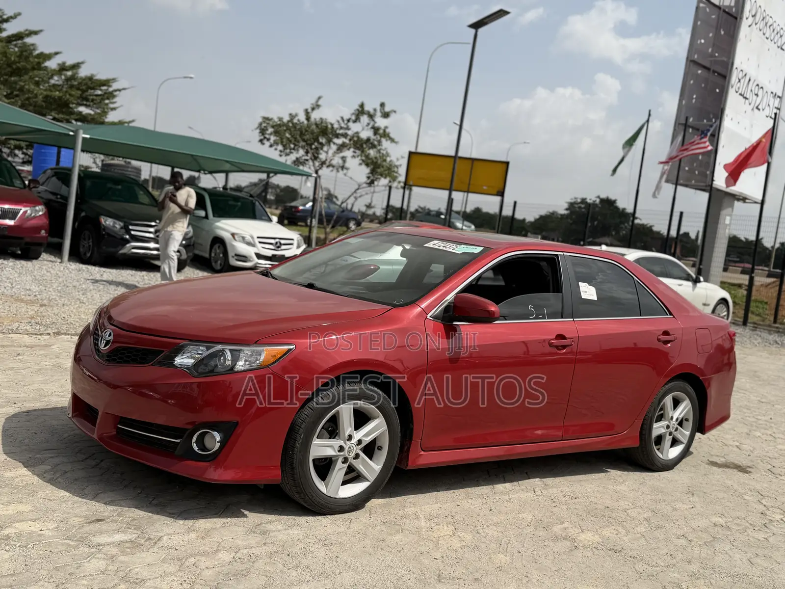Toyota Camry SE 4dr Sedan (2.5L 4cyl 6A) 2013 Red