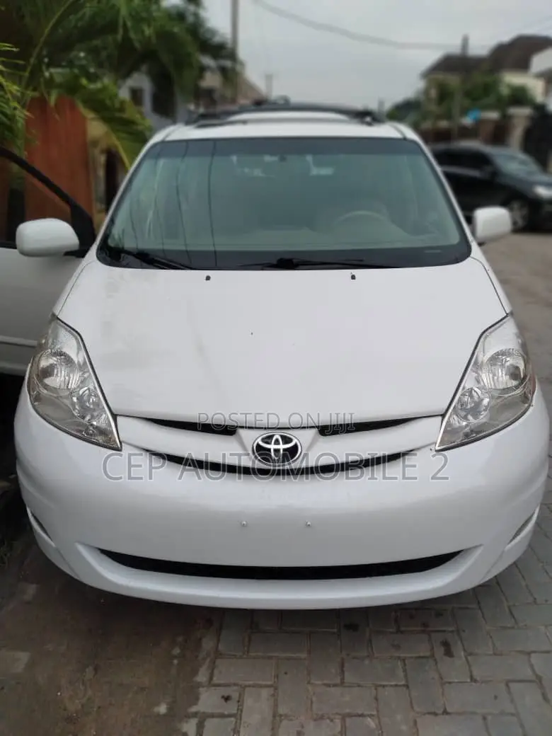 Toyota Sienna XLE 2008 White