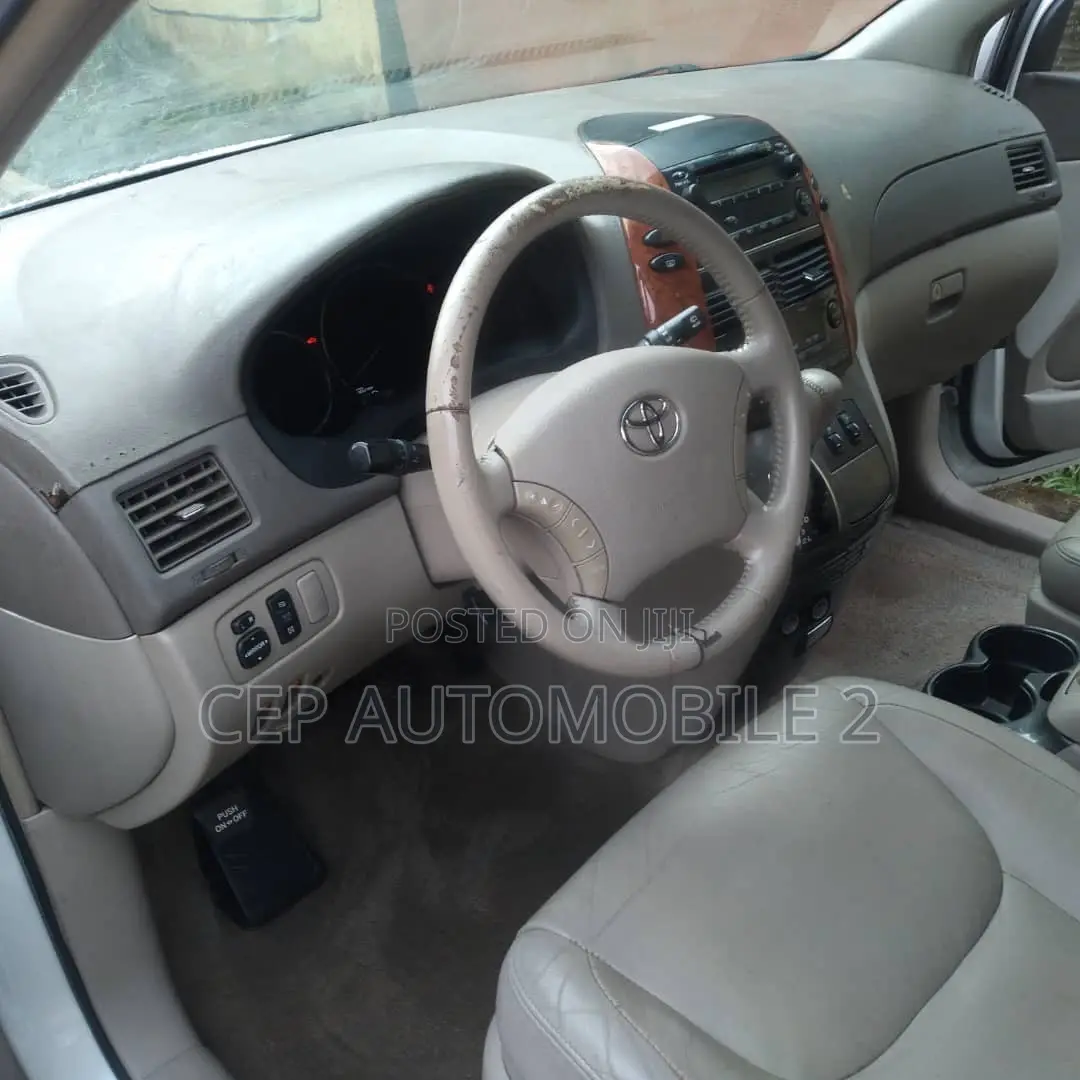 Toyota Sienna XLE 2008 White