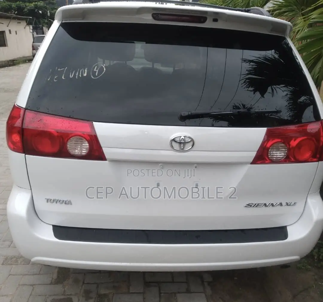 Toyota Sienna XLE 2008 White