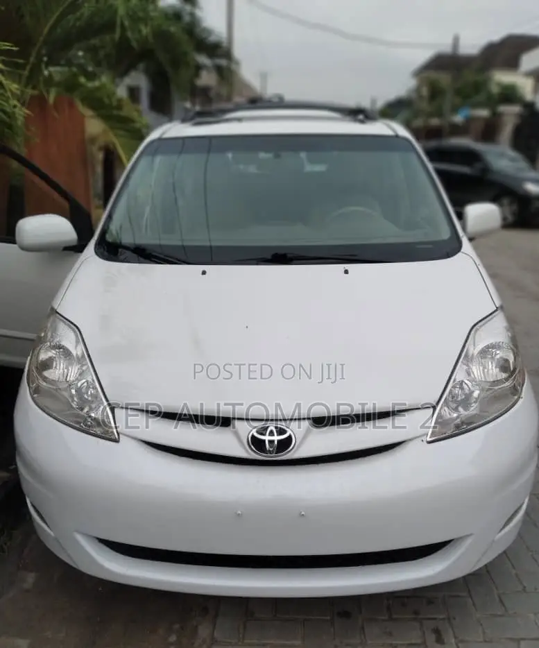 Toyota Sienna XLE 2008 White