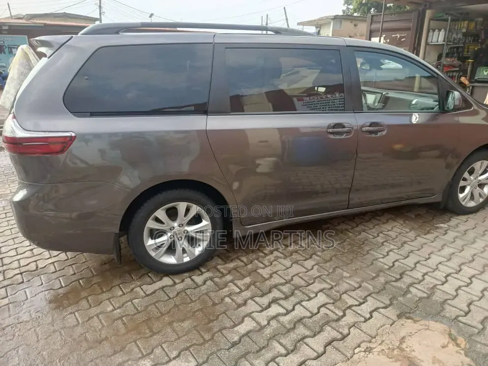 Toyota Sienna 2019 Gray