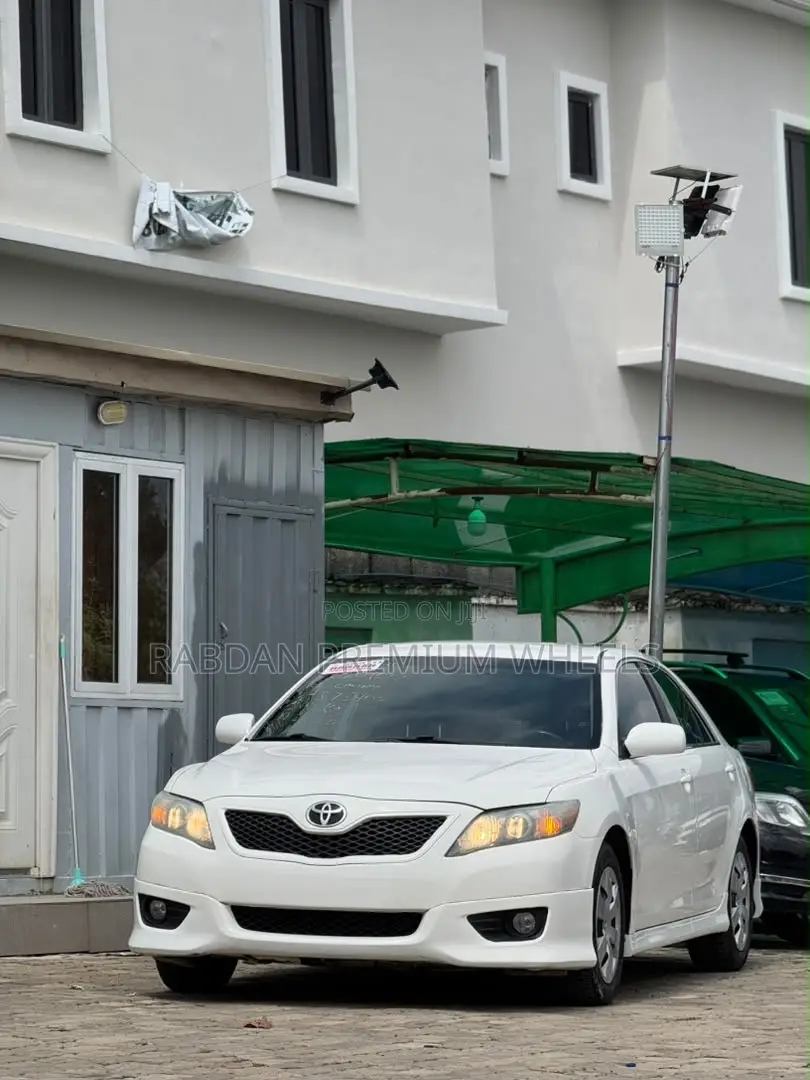 Toyota Camry SE 4dr Sedan (2.5L 4cyl 6AM) 2010 White