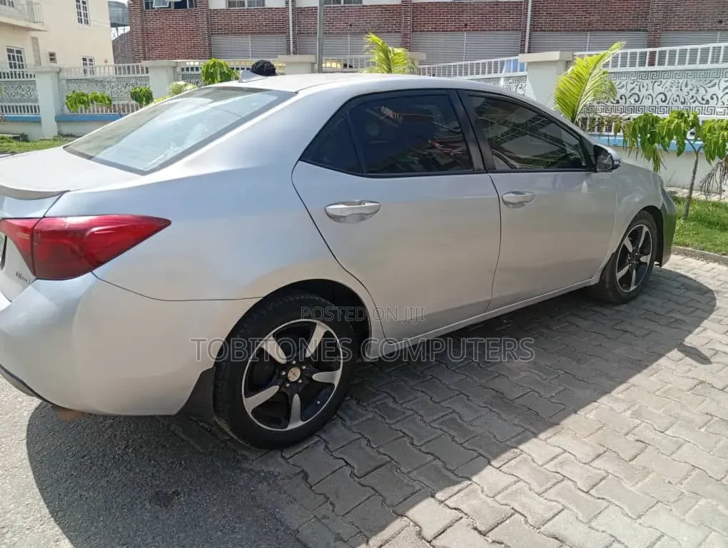Toyota Corolla L 4dr Sedan (1.8L 4cyl 6M) 2015 Silver