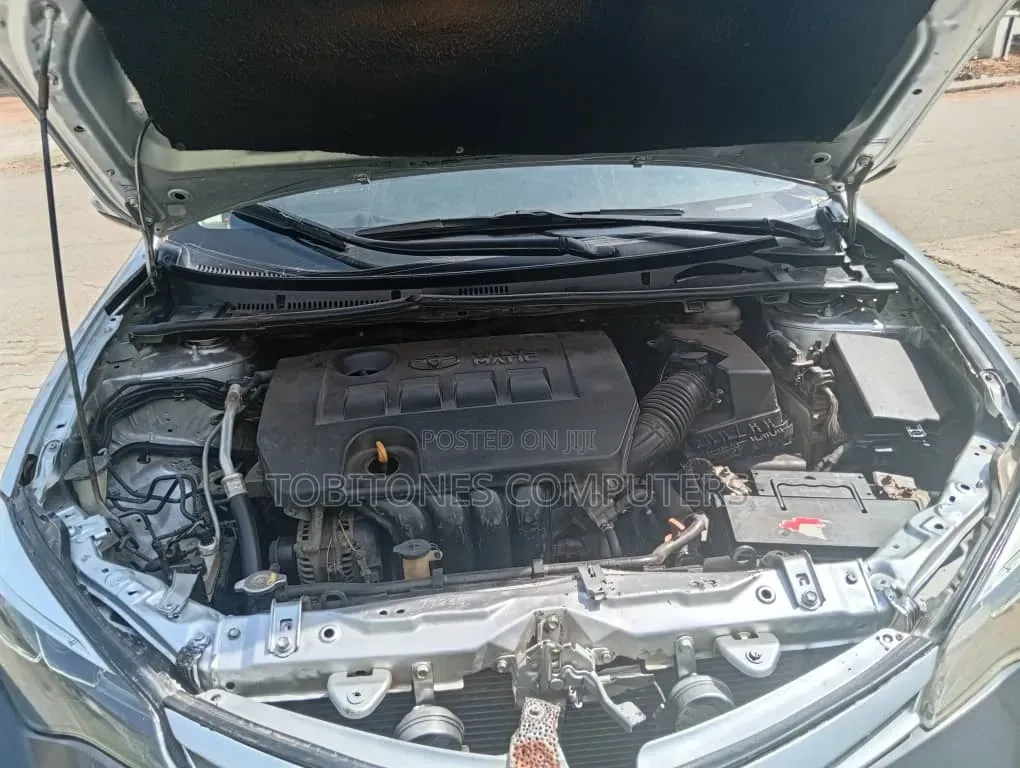 Toyota Corolla L 4dr Sedan (1.8L 4cyl 6M) 2015 Silver