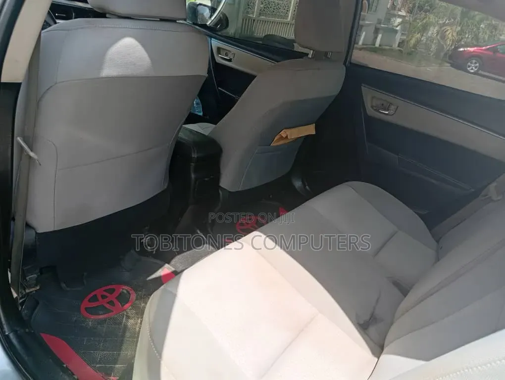 Toyota Corolla L 4dr Sedan (1.8L 4cyl 6M) 2015 Silver