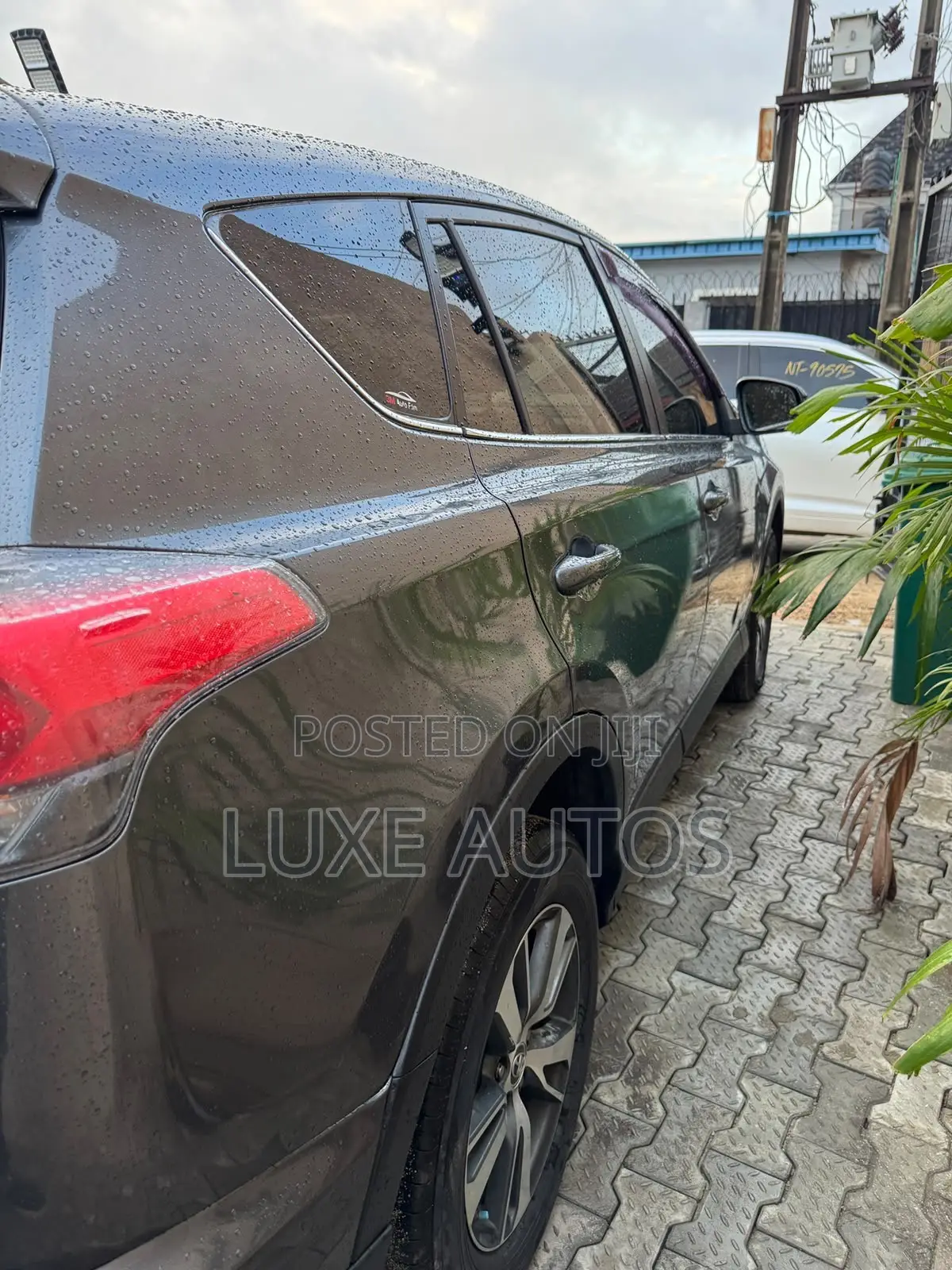 Toyota RAV4 Limited AWD (2.5L 4cyl 6A) 2017 Gray
