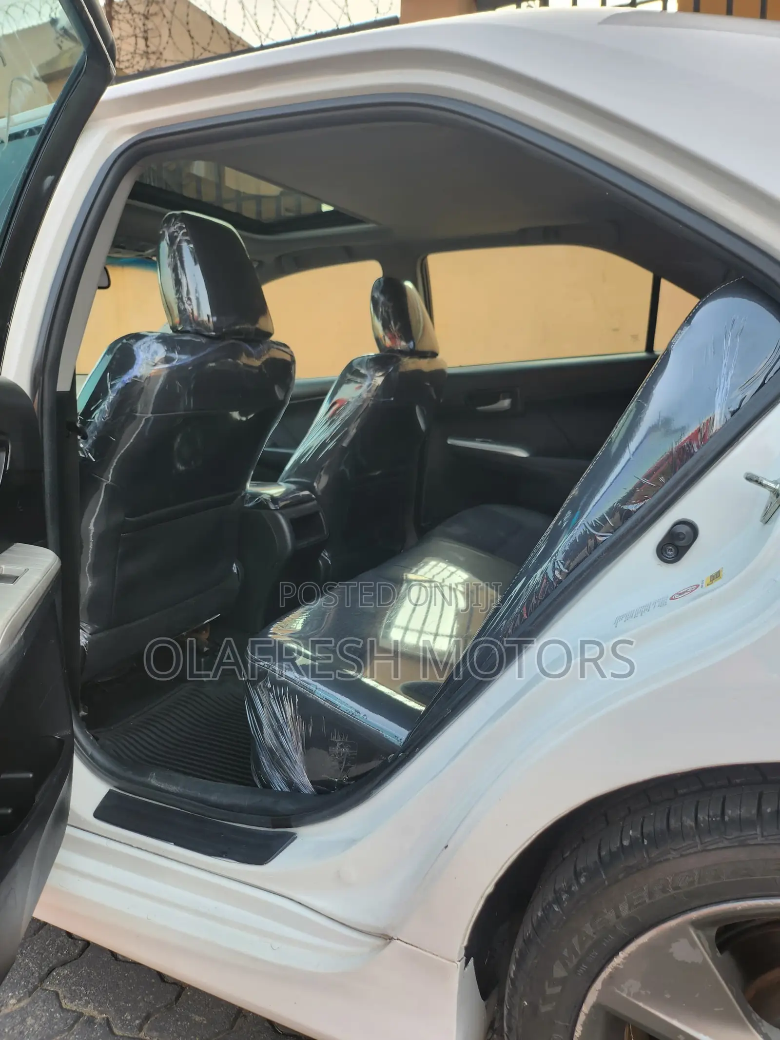 Toyota Camry SE 4dr Sedan w/Prod. End 11/13 (3.5L 6cyl 6A) 2014 White