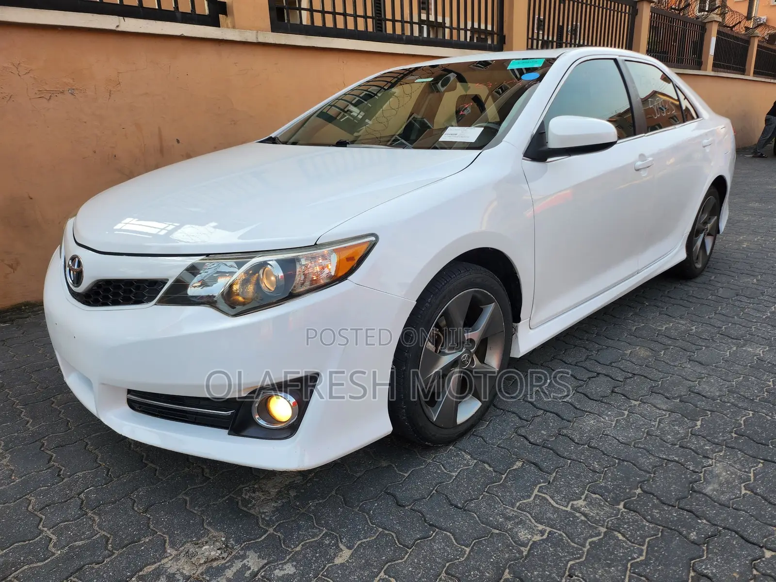 Toyota Camry SE 4dr Sedan w/Prod. End 11/13 (3.5L 6cyl 6A) 2014 White