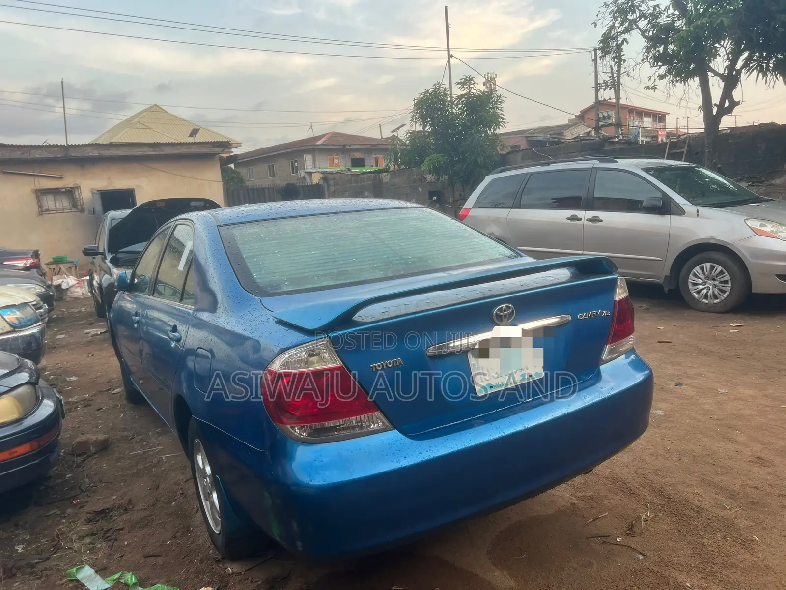 Toyota Camry LE 4dr Sedan (2.4L 4cyl 5M) 2004