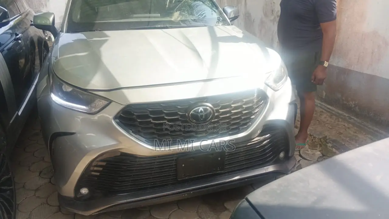 Toyota Highlander XSE 2022 Silver