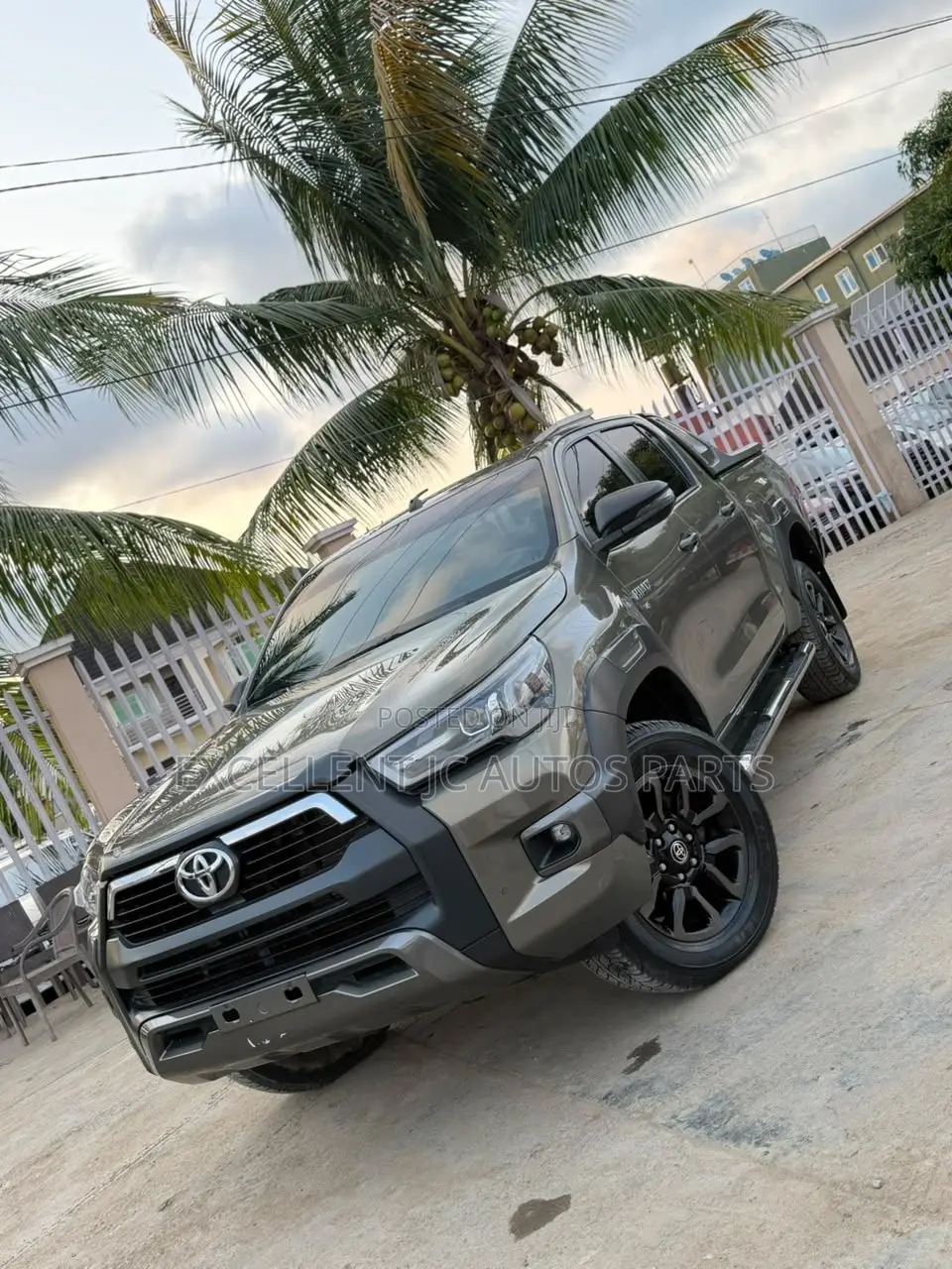 Toyota Hilux 2021 Green