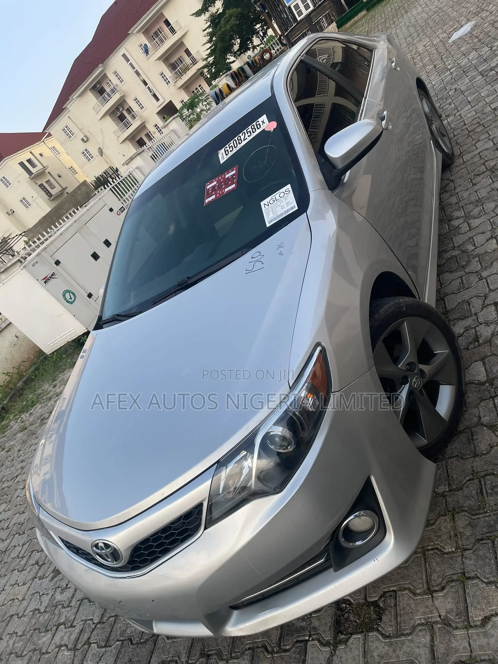 Toyota Camry SE V6 4dr Sedan (3.5L 6cyl 6A) 2013 Silver
