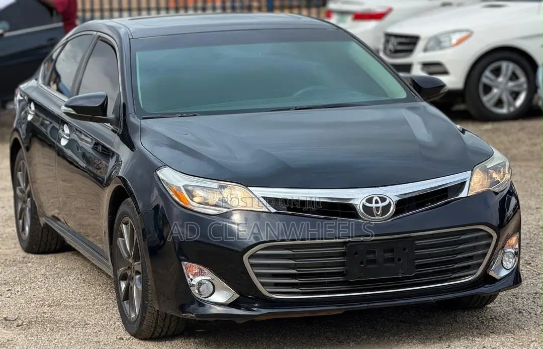 Toyota Avalon Limited Sedan FWD (3.5L 6cyl 6A) 2013 Black