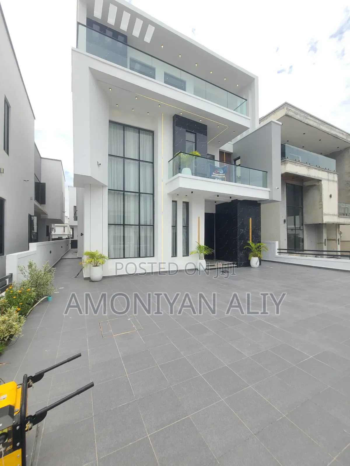 5bdrm Mansion in Megamond Estate, Ikota for sale