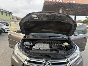 Toyota Highlander XLE V6 4x4 (3.5L 6cyl 6A) 2016 Gray