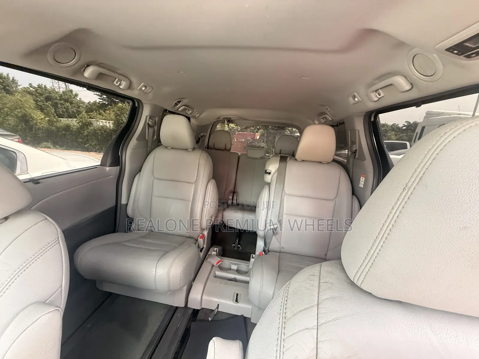 Toyota Sienna XLE 8 Passenger (3.5L 6cyl 6A) 2016 Silver