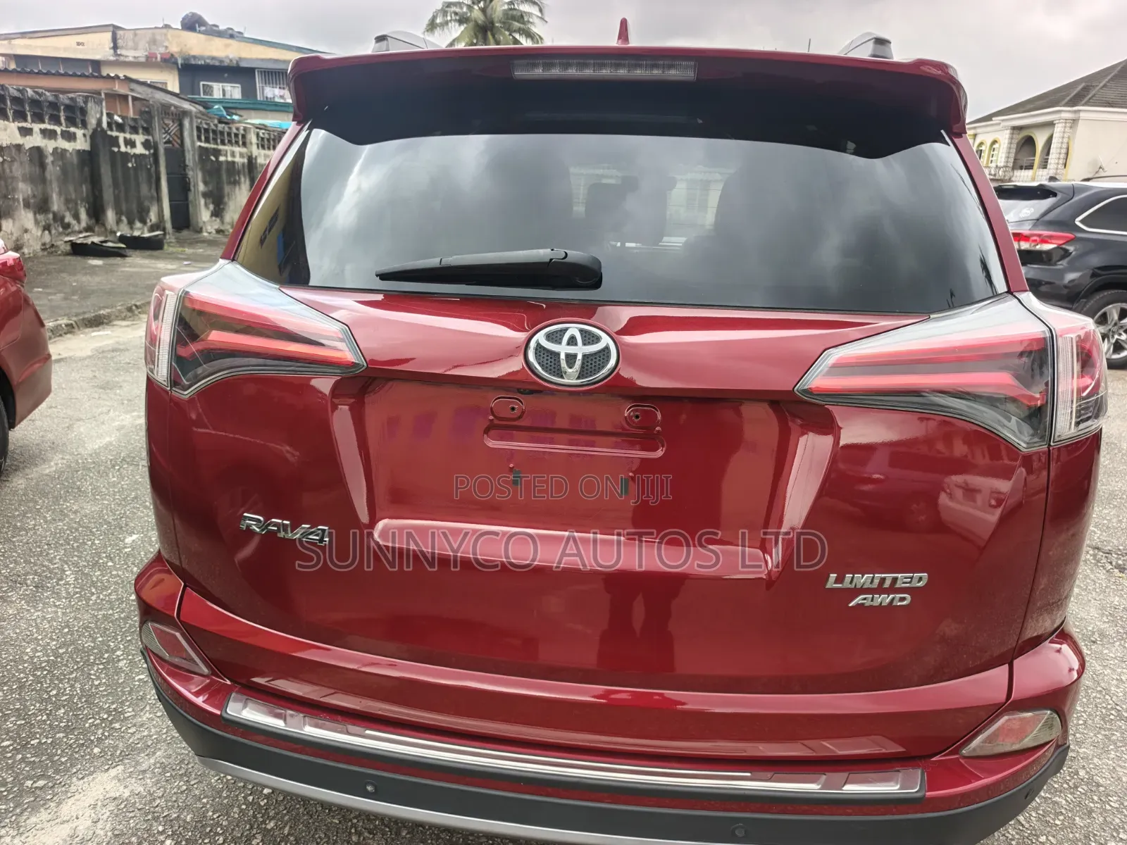 Toyota RAV4 Platinum 4dr SUV AWD (2.5L 4cyl 6A) 2018 Red