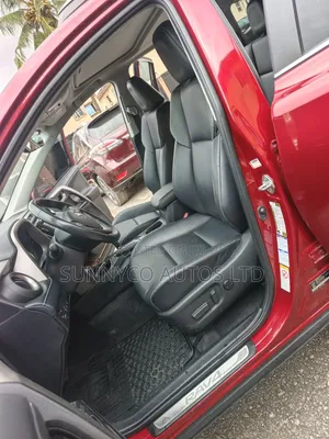 Toyota RAV4 Platinum 4dr SUV AWD (2.5L 4cyl 6A) 2018 Red
