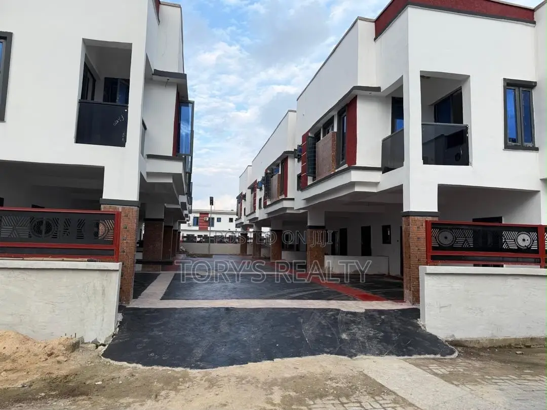 4bdrm Townhouse/Terrace in Lekki Phase 2 for sale