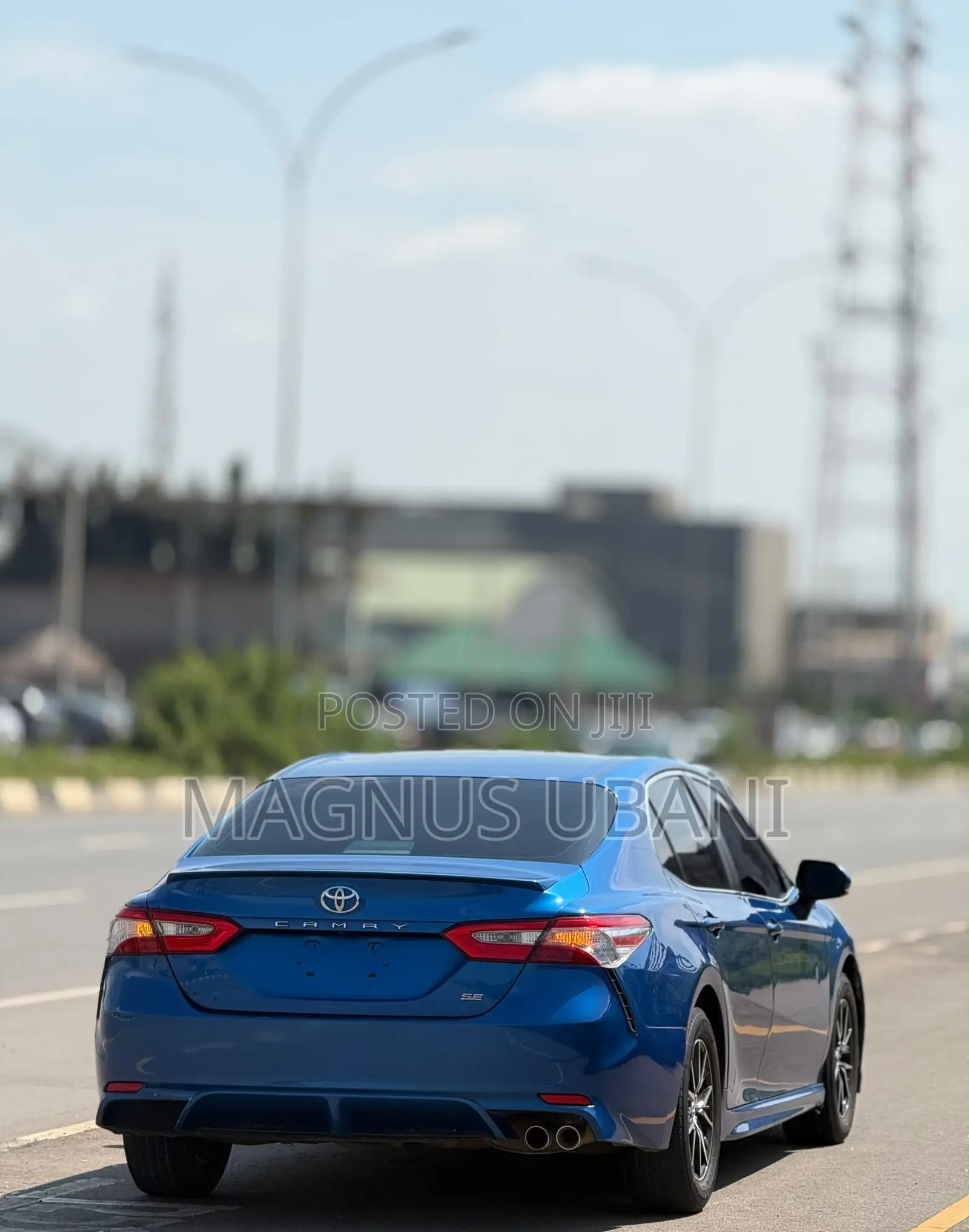 Toyota Camry SE FWD (2.5L 4cyl 8AM) 2018 Blue