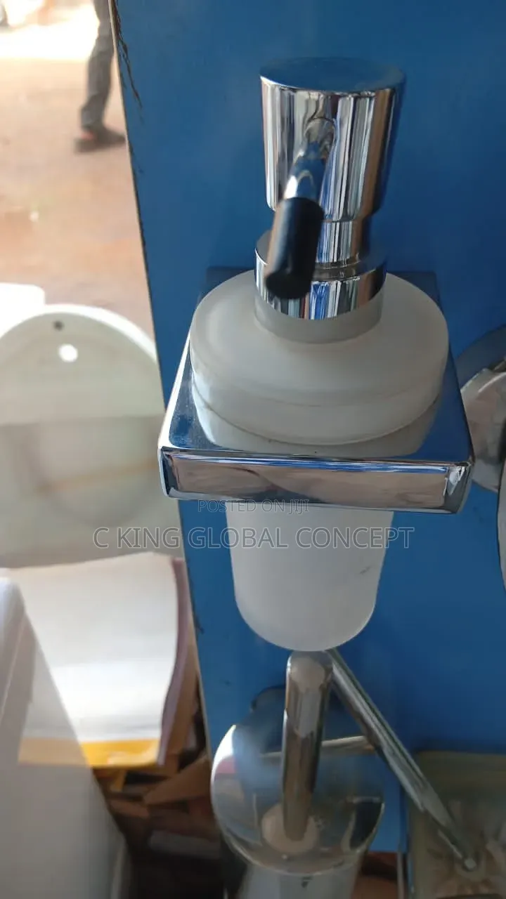 New Wall Mounted Chrome Soap Dispenser - Bathroom Liquid Soap Holder