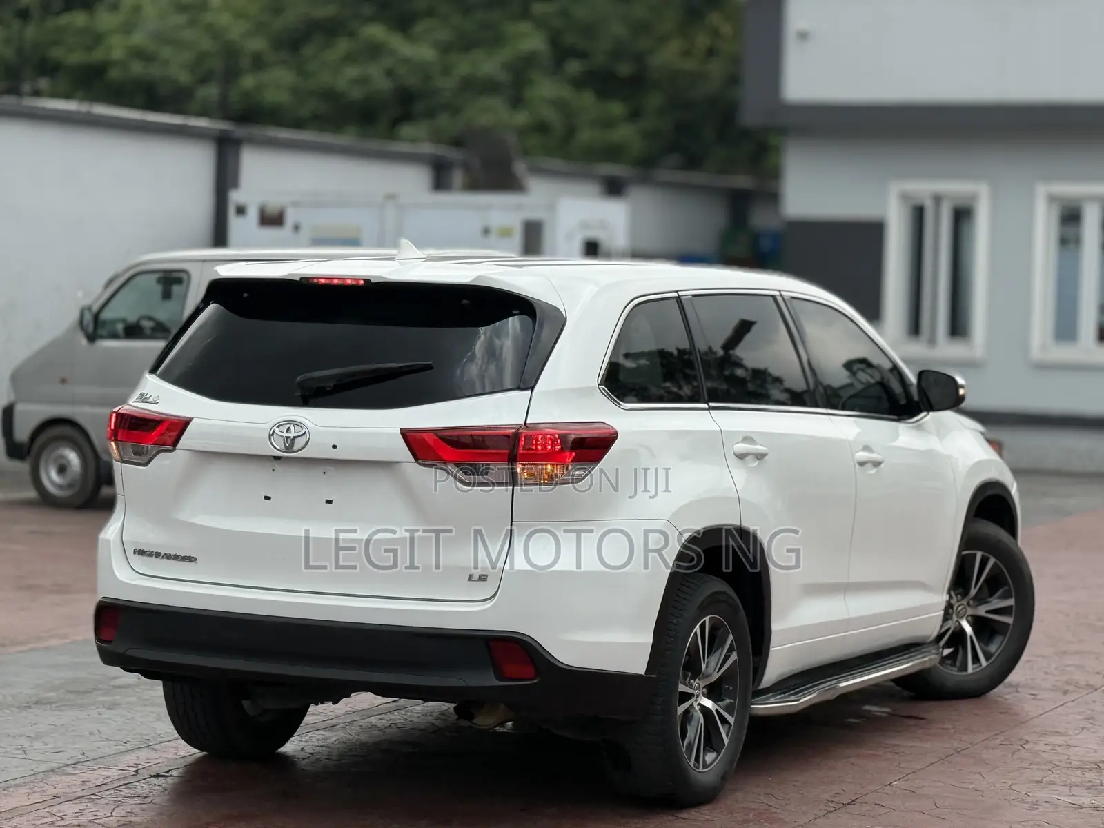 Toyota Highlander LE 4x2 (2.7L 4cyl 6A) 2017 White