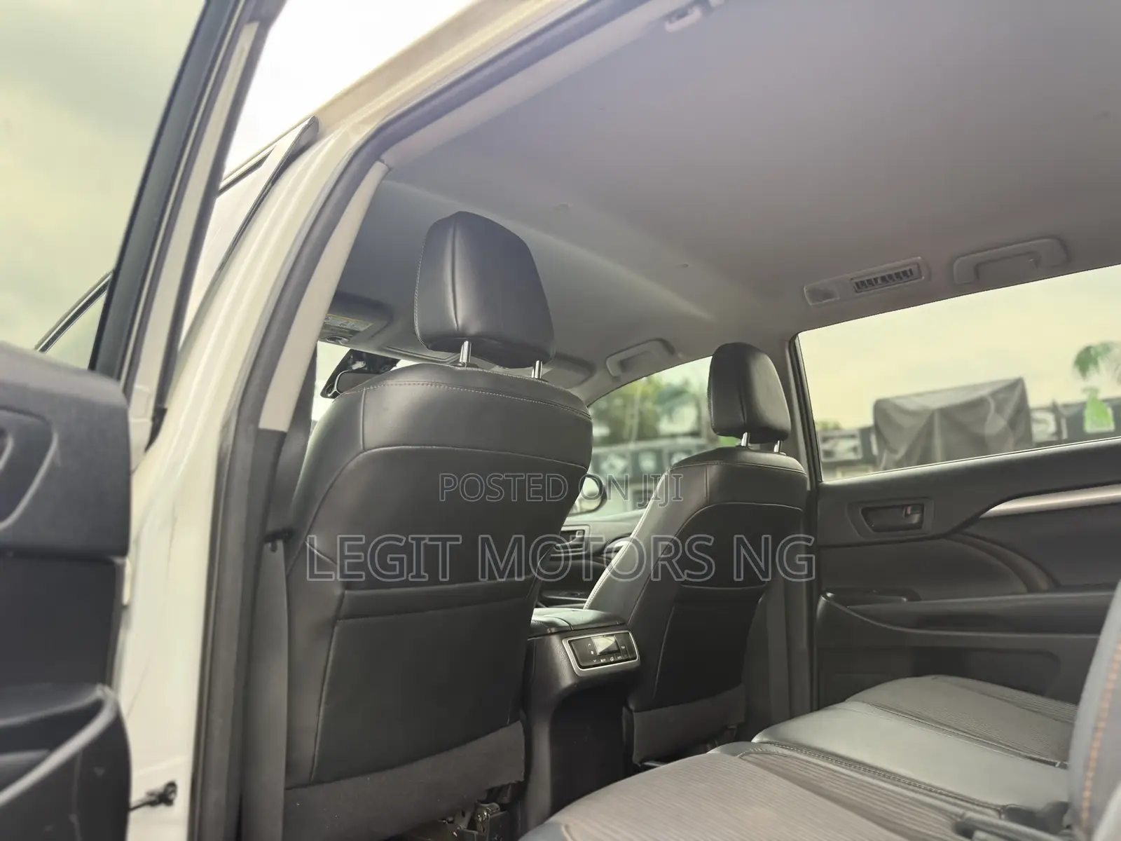 Toyota Highlander LE 4x2 (2.7L 4cyl 6A) 2017 White