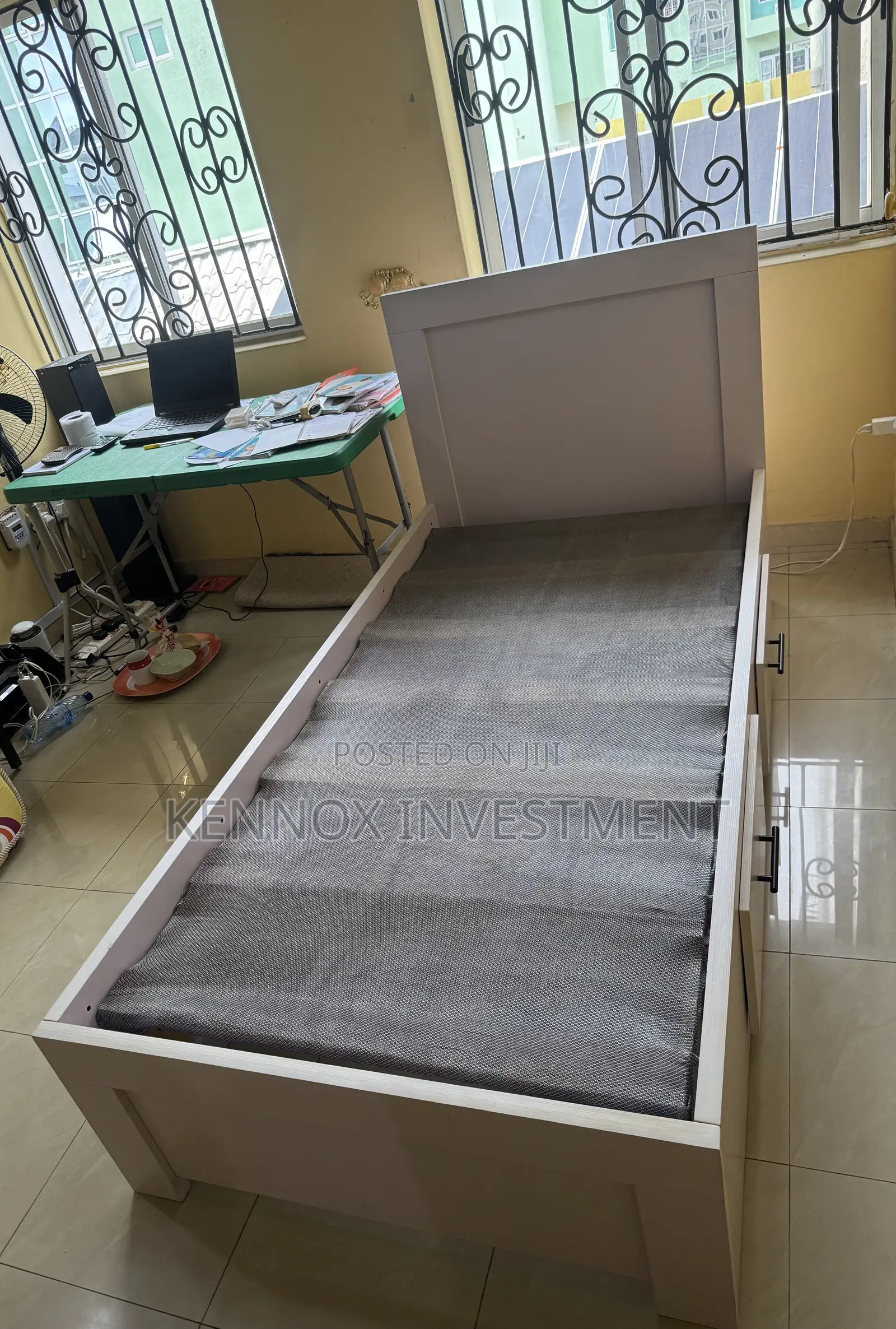 2.5 by 6 / 3ft by 6ft (130,00 HDf) Bedframe With Drawers Attached