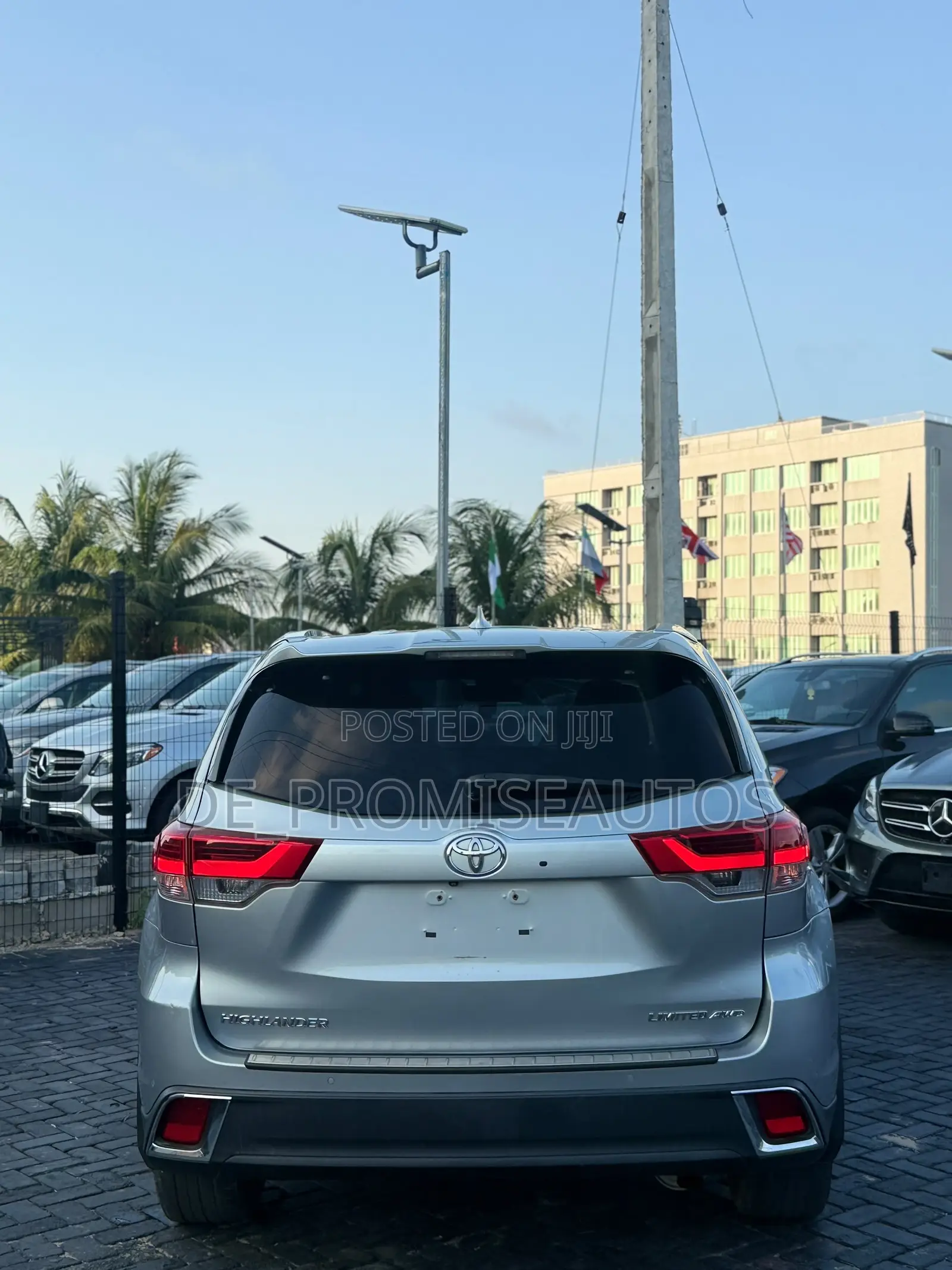 Toyota Highlander Limited 4x2 V6 (3.5L 6cyl 8A) 2018 Silver