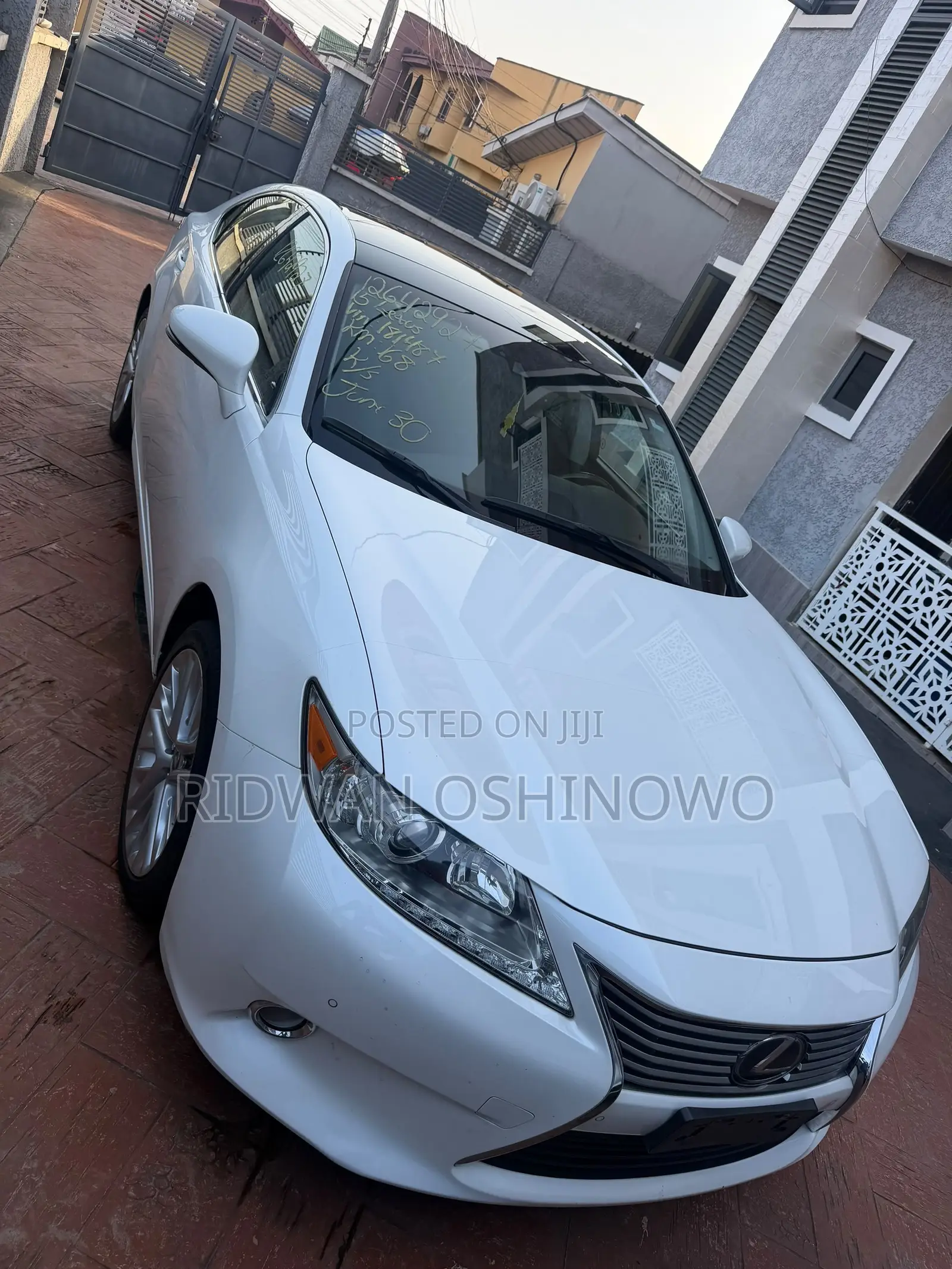 Lexus ES 350 FWD 2015 White