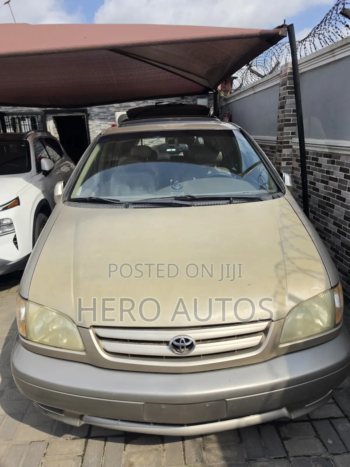 Toyota Sienna XLE 2002 Gold